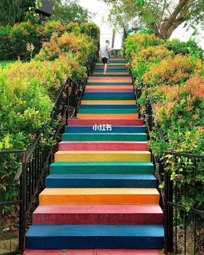 新加坡也有漂亮の彩虹的阶梯