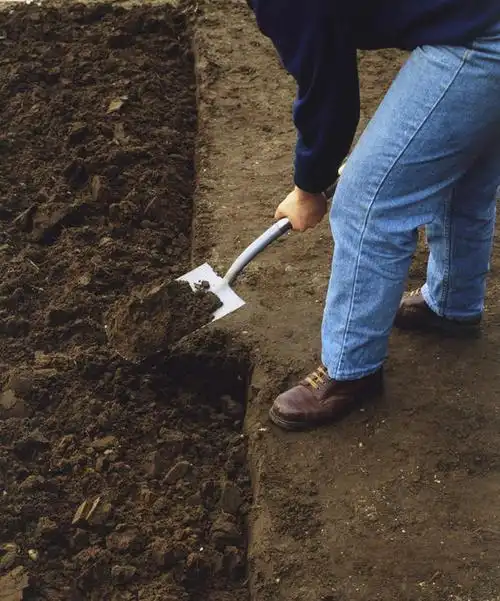 俯视,室外,白天,金属制品,欧洲,欧洲人,仅一个男性,仅一个人,弯腰