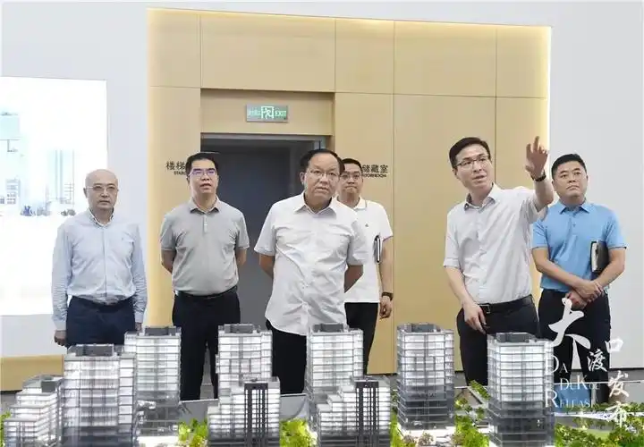 大渡口区委书记余长明:持续营造一流营商环境 助力企业在区更好发展