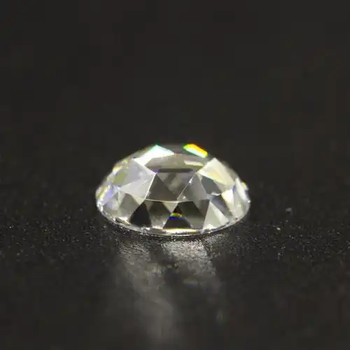 宝石 材料: 立方氧化锆 颜色: 立方氧化锆颜色 形状和切割: 玫瑰钻石