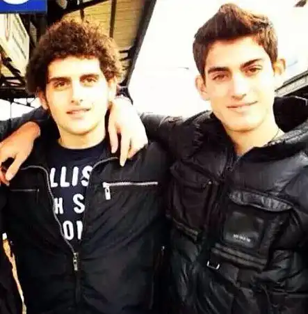 还记得当年那个小卷毛童星雅各布吗如今23岁他变化巨大