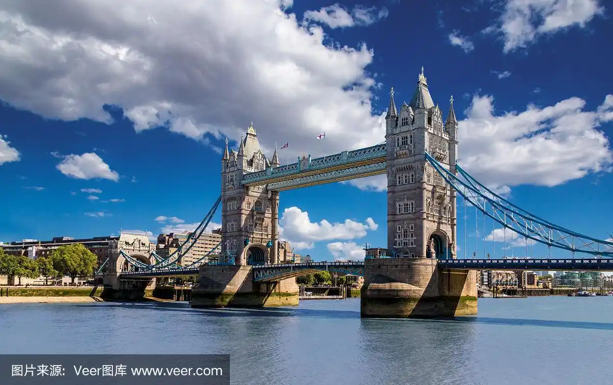 伦敦塔桥,英国.这座桥是英国最著名的地标之一