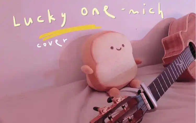 美女尤克里里弹唱michluckyone