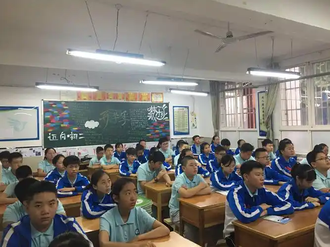 我们都是追梦人:新征程 新期望--西安市远东第一中学初二年级召开开学