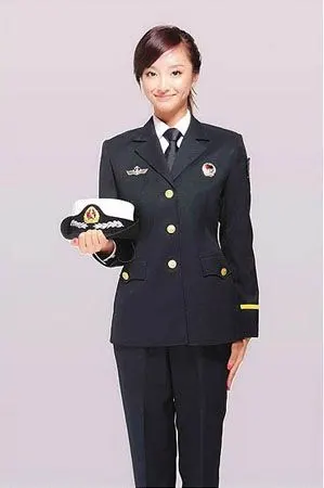 只有冬常服,夏常服,大衣及衬衣等   所谓的"春秋常服"应该是指小