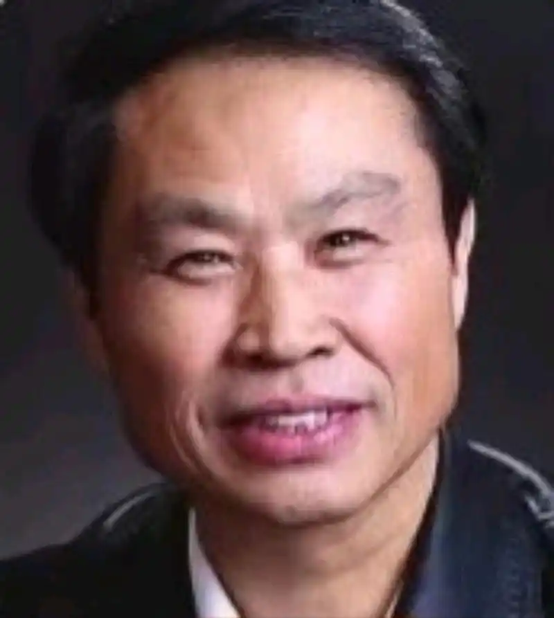 周大新中篇小说:银饰