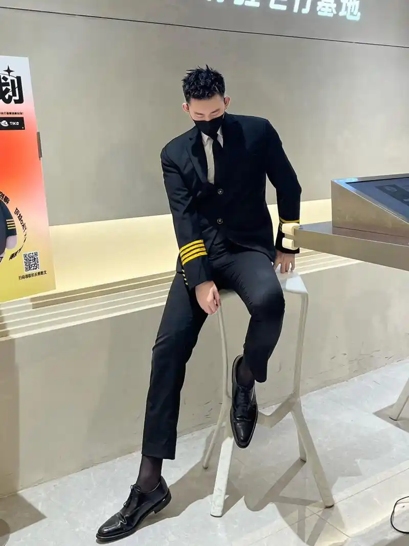 空少正装|我不信这都拿不下你? 祝大家元宵节快乐呀