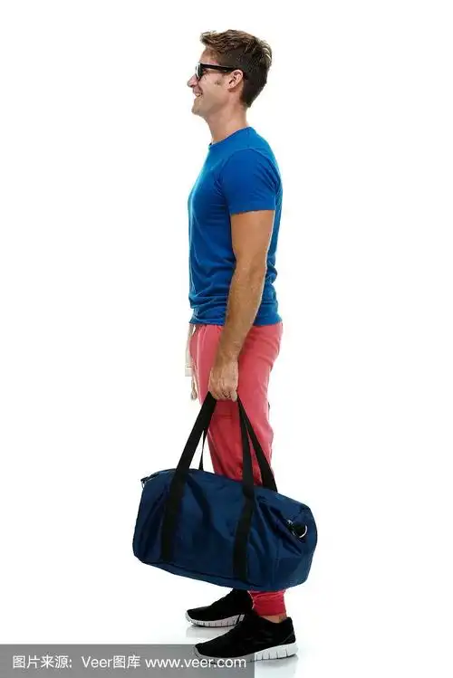 带运动包的运动员