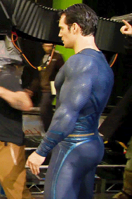 超人亨利卡维尔新女友曝光美女公司高管还是个富婆