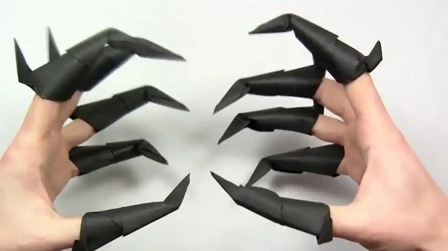 超好玩的折纸暗影鬼爪,一张纸就能折一个,戴手指上很有意思!