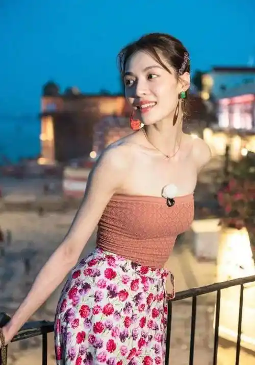 钟楚曦的风流事:男朋友没有裙子的保质期长|舒淇|李现|成龙|冯小刚