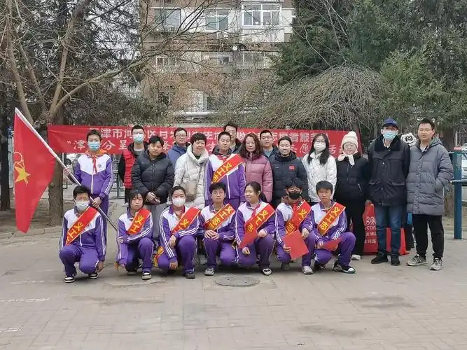 月牙河街靖江西里社区开展津彩分呈雷锋行动