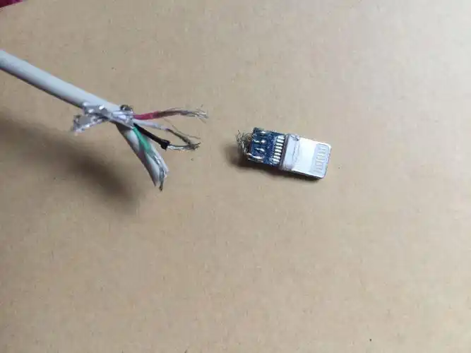 苹果6充电器插头线路顺序怎么排