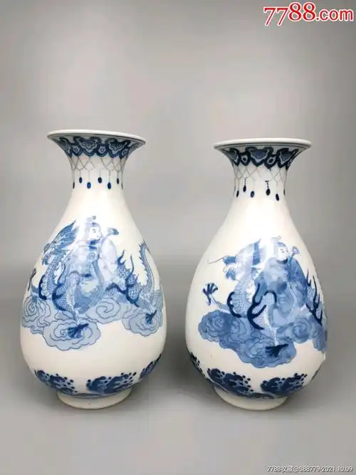 567瓷青花人物花瓶一对