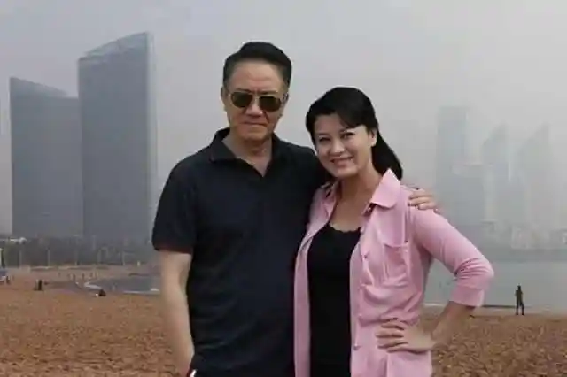 孙涛的女孩,1979年两人结婚,10年后唐国强提出离婚,次年他的前妻在