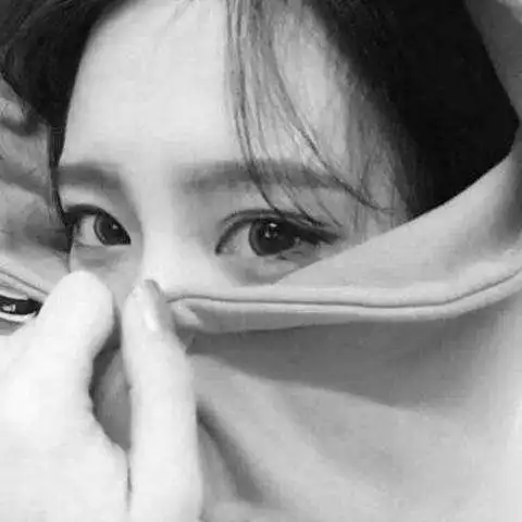 黑白女生头像高冷伤感 高清冷酷忧伤的黑白女生头像图片