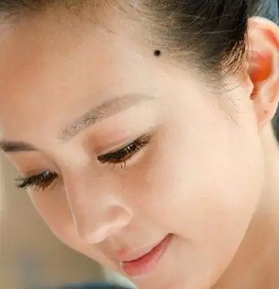 4:眼尾有痣:家庭幸福nn两只眼睛的尾部,代表的是"