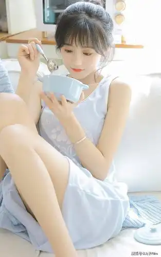 性感美女时尚写真:呆萌可爱小姐姐笑容甜美,清纯养眼迷人!