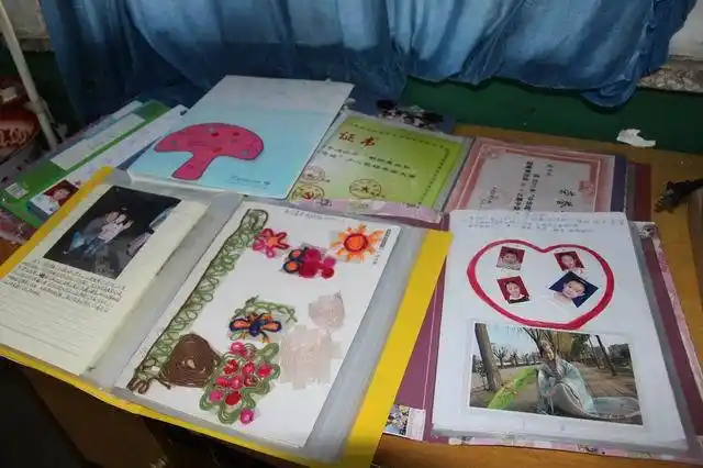 矿工路小学"成长档案袋"记录孩子们成长足迹