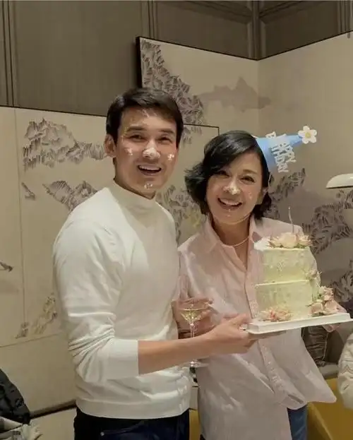 陈松伶与小9岁丈夫庆生,减肥后颜值回巅峰,结婚13年未育仍幸福|张铎