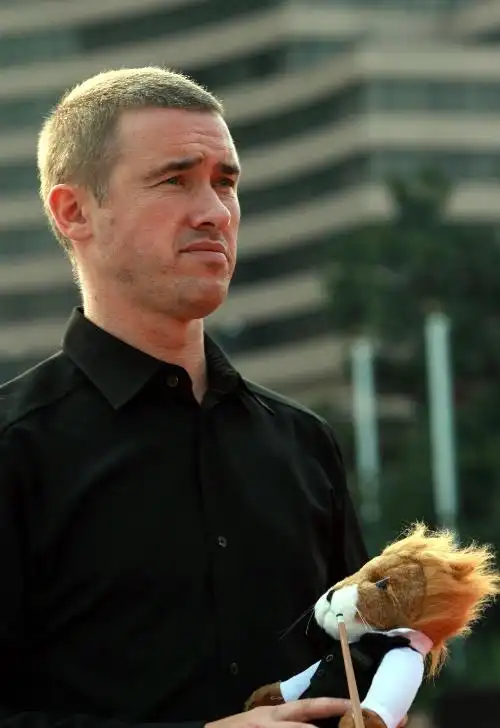 图文:斯诺克上海大师赛开幕式 亨得利一脸沧桑