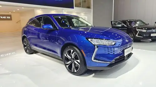 增程式设计加长续航 赛力斯华为智选sf5亮相重庆车展-汽车-中华快讯网