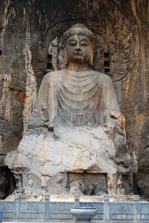 龙门石窟最大的卢舍那佛像,传说是武则天的相貌,东方的蒙娜丽莎