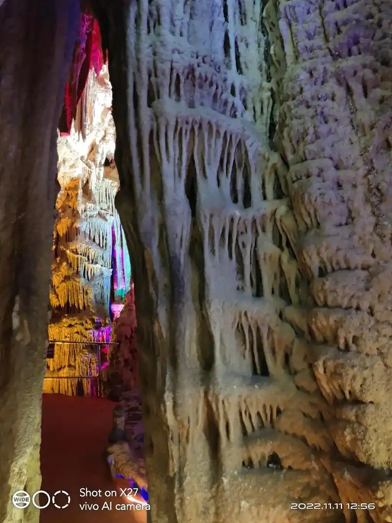 巴马水晶宫美景.