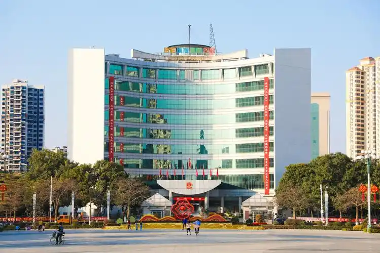 东莞市石龙镇政府荣获全省脱贫攻坚先进集体称号