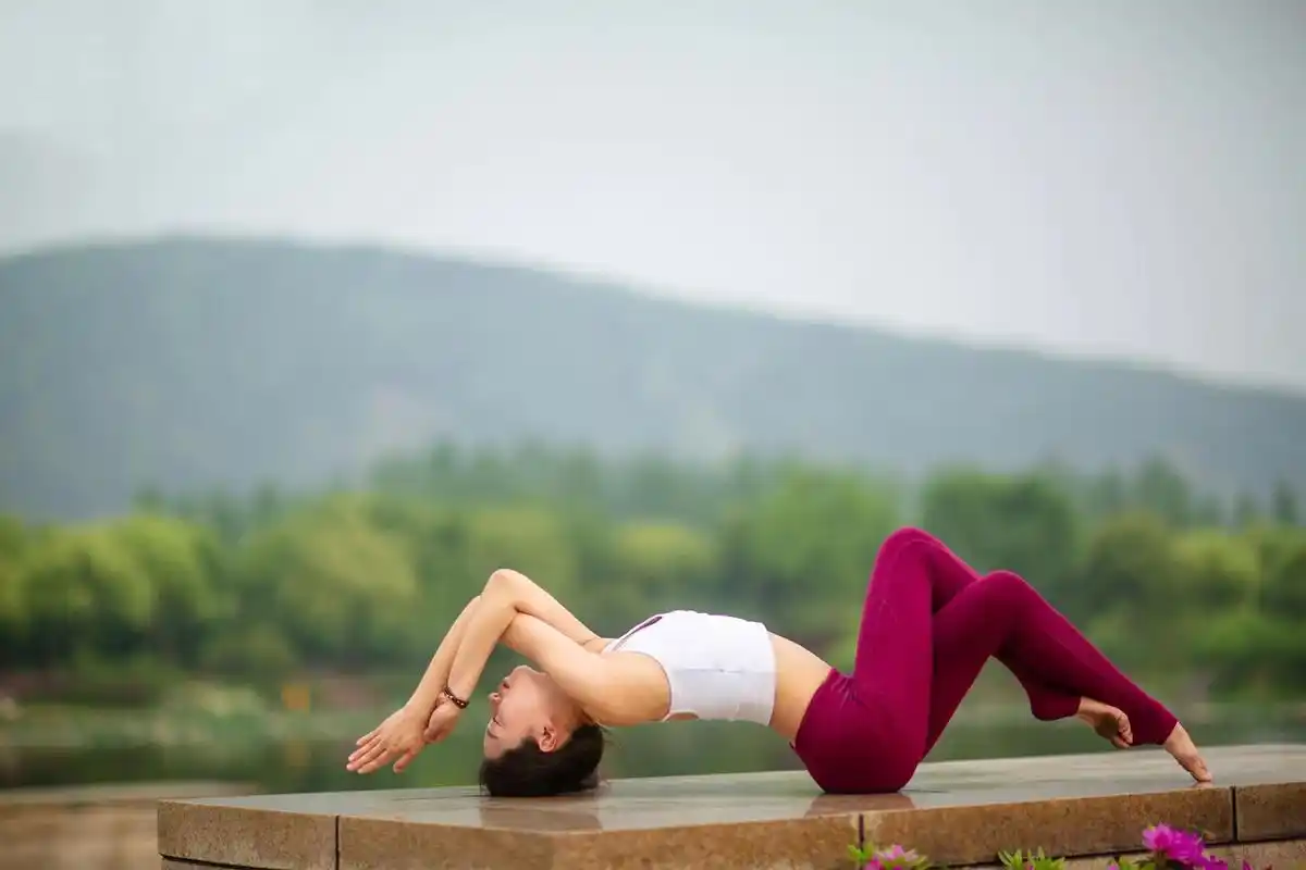 一起优雅的瑜伽吧#瑜伽摄影 #户外瑜伽 #瑜伽摄影敖叔 #行 - 抖音