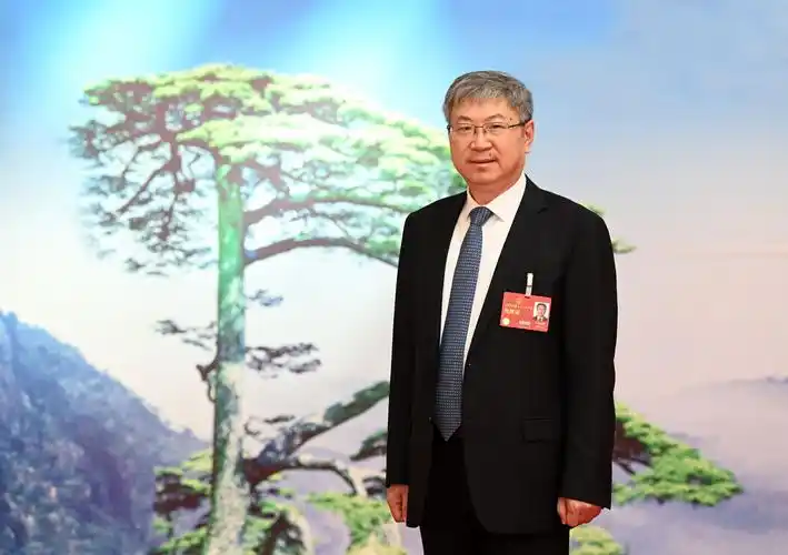 聚焦两会奇瑞控股集团董事长尹同跃聚焦中国制造高质量发展热点难点