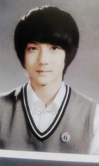 对不起,冒犯了,世勋才19,男生嘛,小时候丑没事,tf已经够丑了,卸妆你