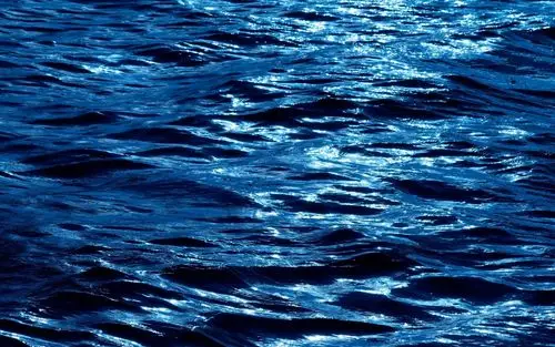 蓝色的水,波浪,黄昏 壁纸