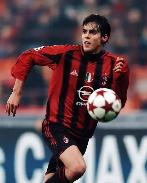 被卡卡帅到了,足球运动员不仅脸帅身材也好