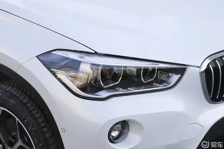 【宝马x12019款xdrive20li 豪华版大灯侧45度俯拍汽车图片-汽车图片