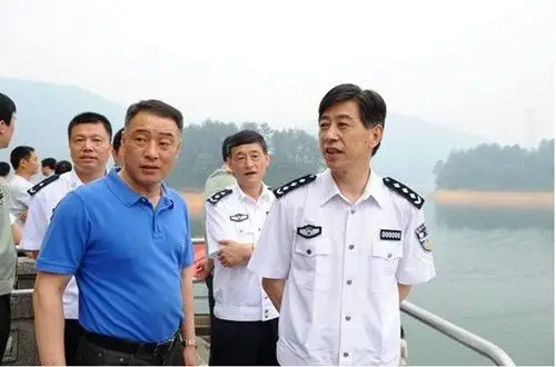 公安厅凌秋来副厅长在省消防总队程永利政委,厅治安总队陈石春总队长