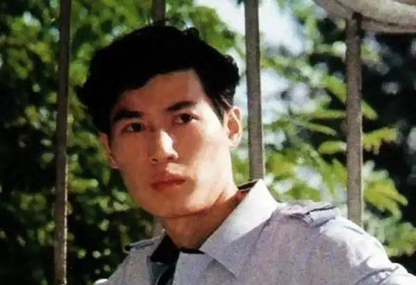 马晓伟凭着优异的成绩进入上海电影制片厂当演员