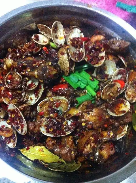 花甲干锅鸡88/份(三人份)