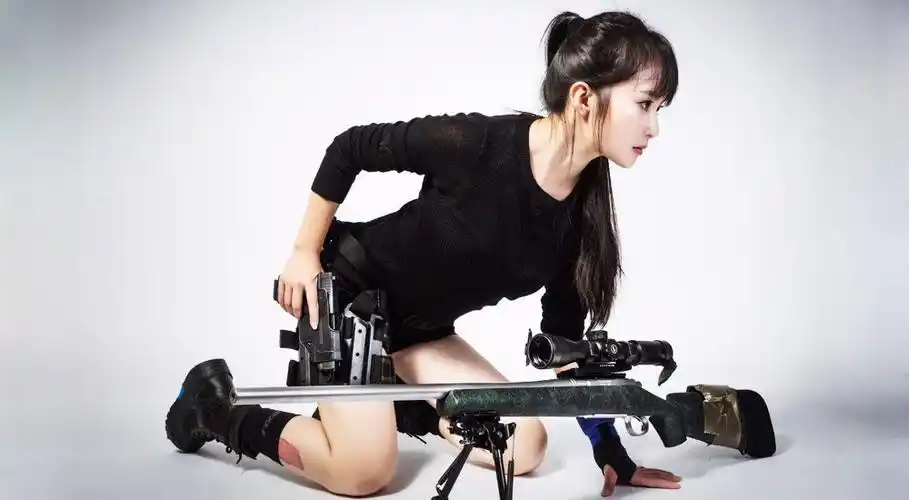 中国美女神枪手在美国当枪械教官
