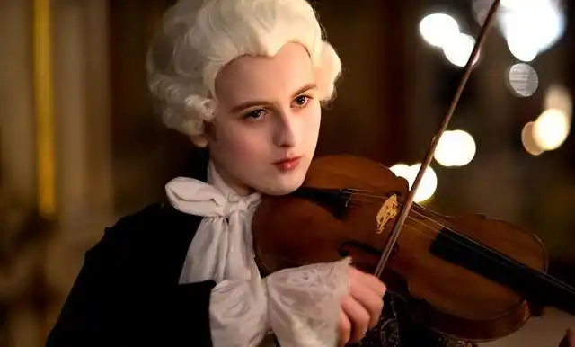 被誉为音乐神童的奥地利作曲家是莫扎特,一个5岁开始作曲,6岁跟随父亲