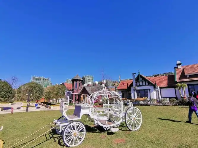 澄江抚仙湖太阳山小镇一日游