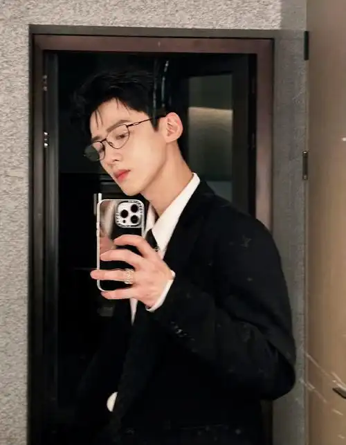 能说吗白敬亭戴眼镜真的很那个070599#谁来救救白敬亭#|#白敬亭