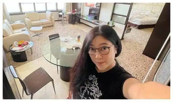 53岁傅明宪:一代"最美郭芙",身价过亿,生活自由,颜值在线_照片_岁月