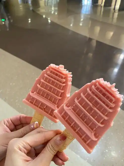 九层楼冰淇淋好看又好吃