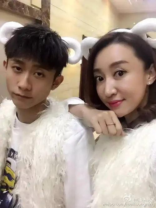 部影视作品,其中在一部情景喜剧中,宋宁代替宋丹丹出演张一山的"后妈"