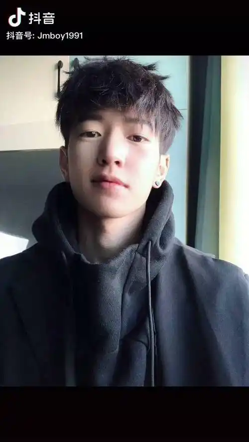 来自31岁的少年感她说我是帅气男孩苹果原相机少年感