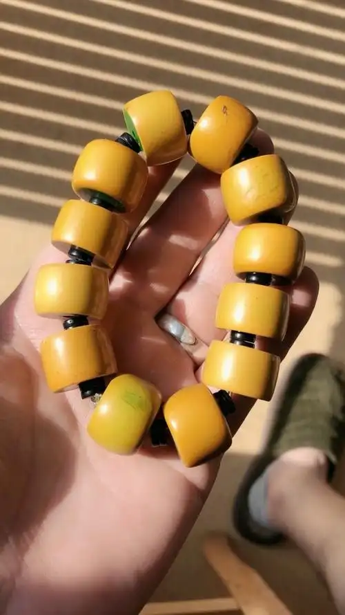 藏传老赛璐璐手钏,年份好,颜色正.