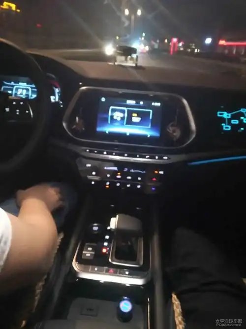 大晚上开着90去寻欢作乐