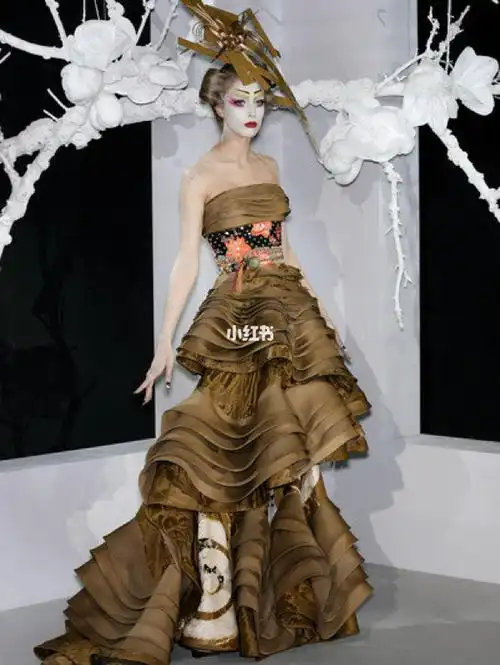 盘点那些神级秀场/海盗爷2007/蝴蝶夫人_秀场_迪奥怎么样_约翰·加利