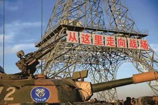 报道引用军事专家游升勋的话称,解放军在内蒙古的朱日和军事基地有